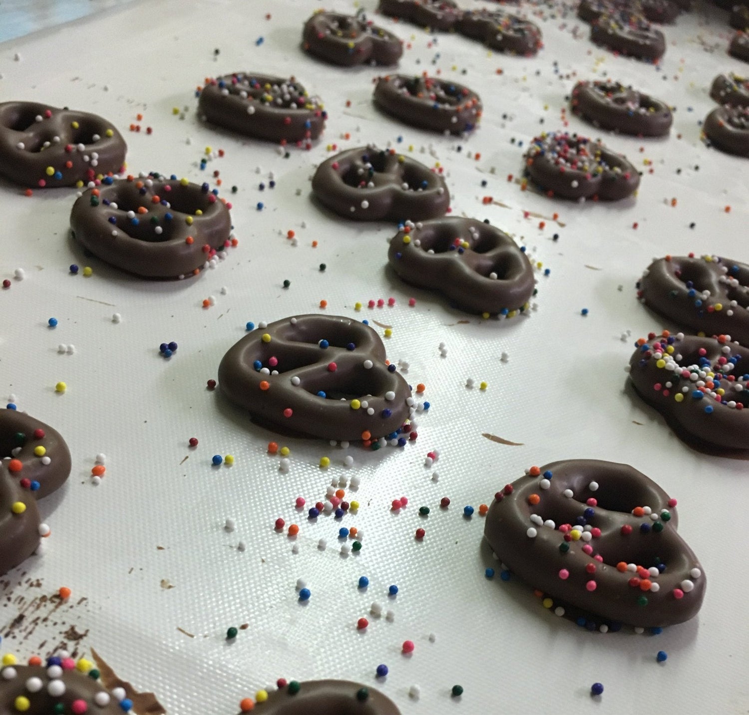 Chocolate Covered Mini Pretzels - Nandy&