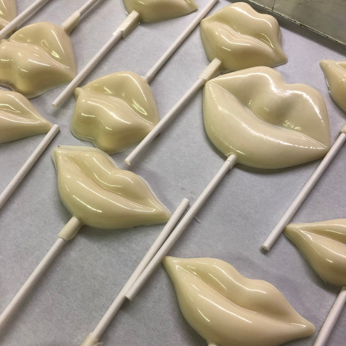 Chocolate Lips Suckers - Nandy&