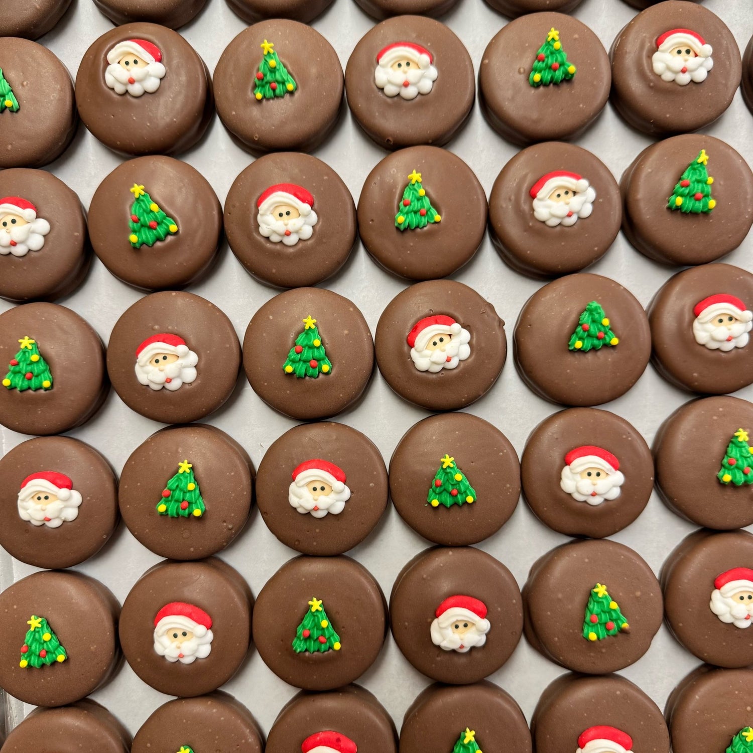 Christmas Chocolate Covered Oreos - Nandy&