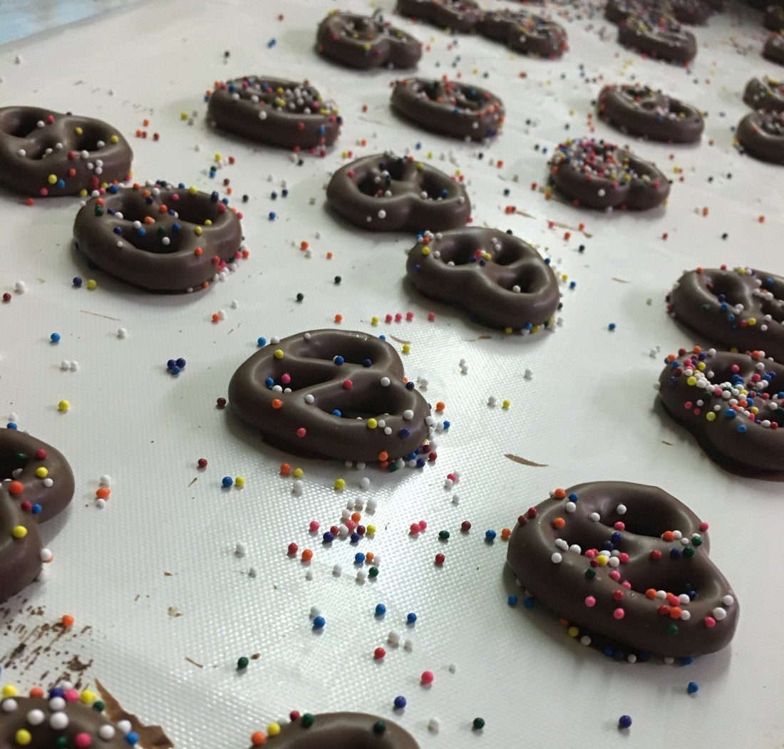 Chocolate Covered Mini Pretzels - Nandy&