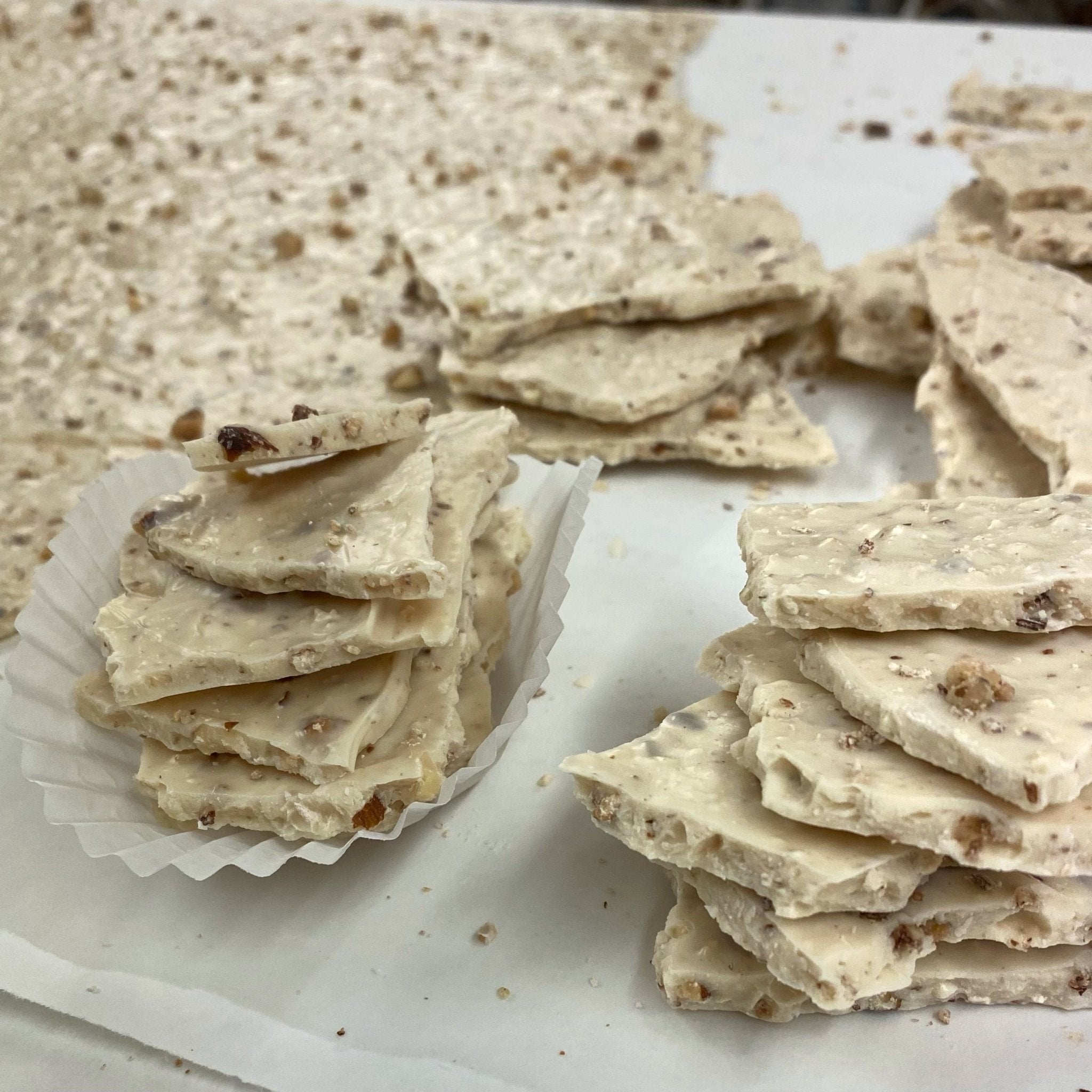 White Chocolate Almond Bark - Nandy&