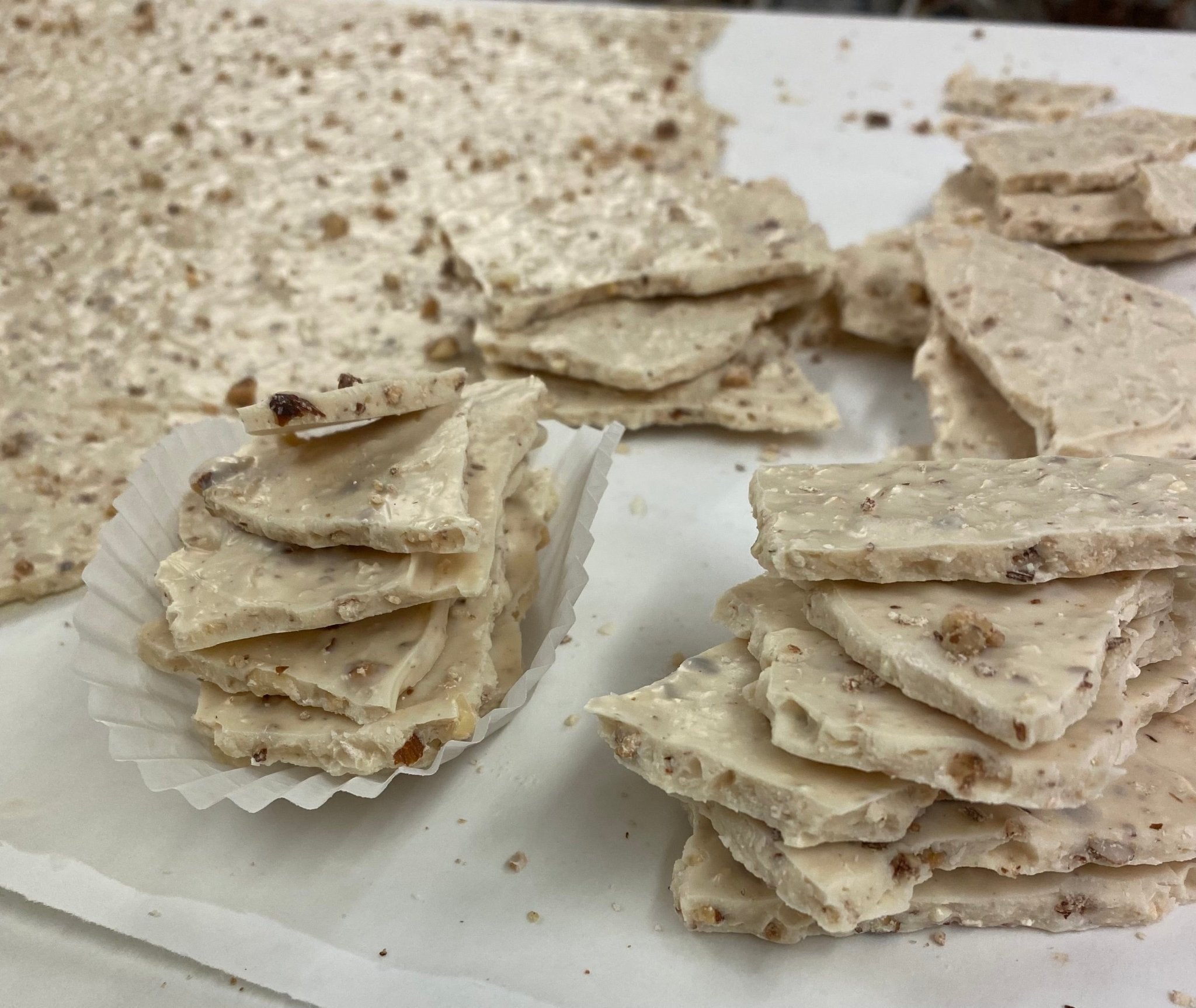 White Chocolate Almond Bark - Nandy&