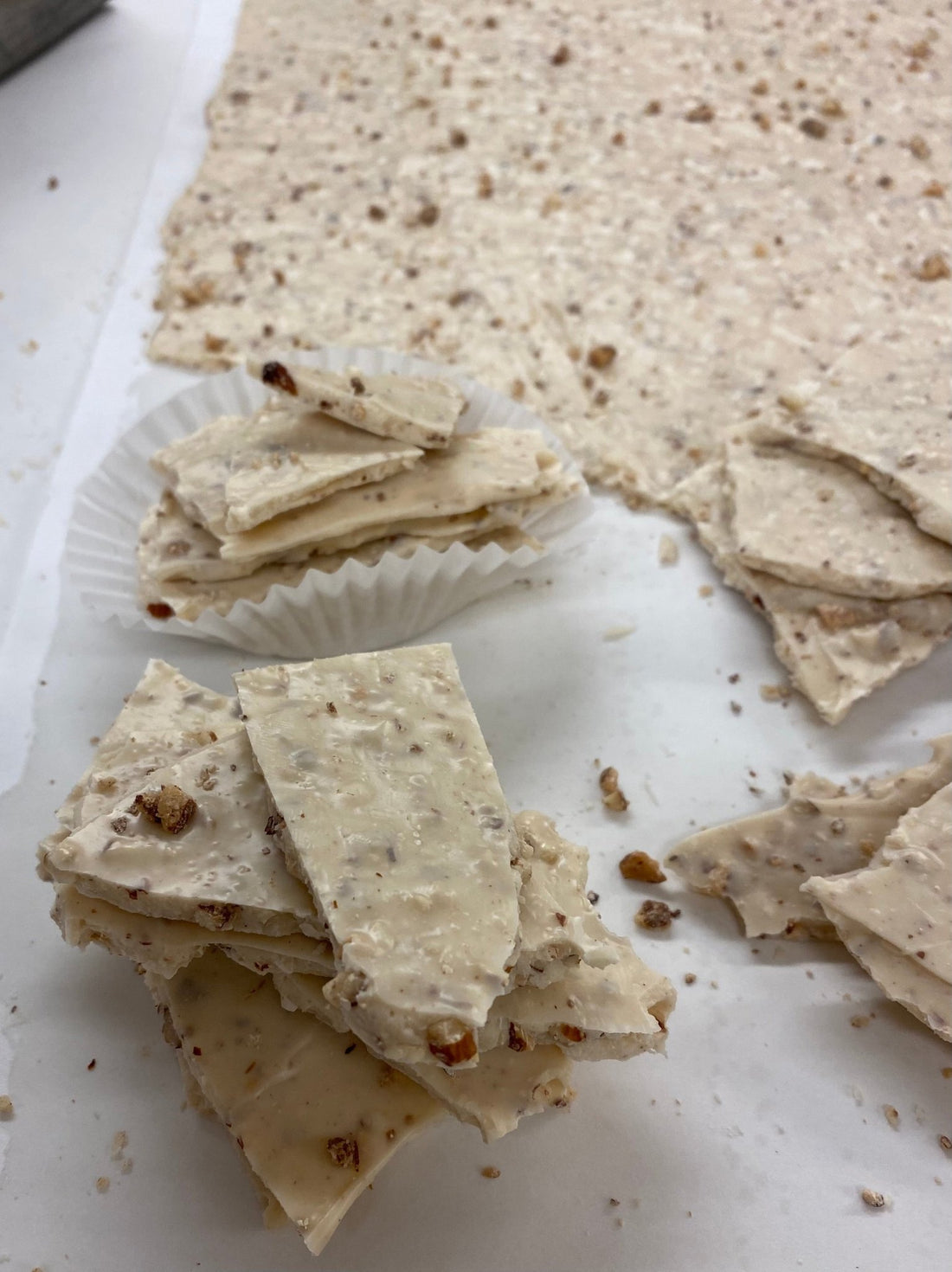 White Chocolate Almond Bark - Nandy&