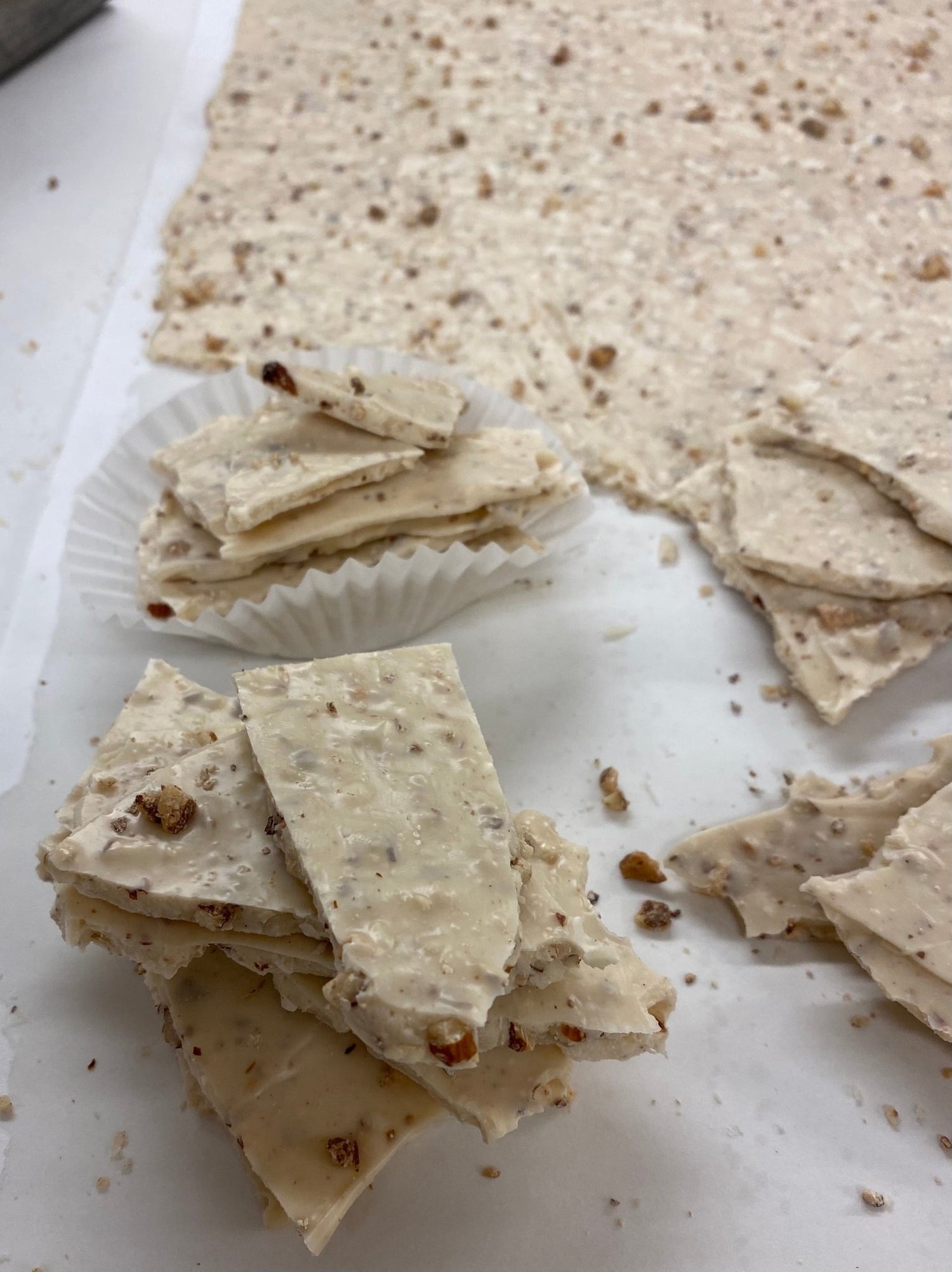 White Chocolate Almond Bark - Nandy&